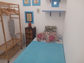 1 chambre, fer et planche à repasser, Wi-Fi, draps fournis
