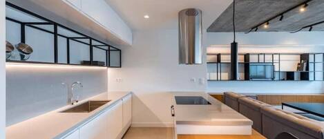 Fridge, oven, stovetop, dishwasher