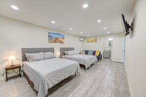 4 bedrooms, desk, iron/ironing board, free WiFi
