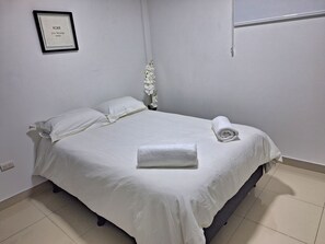 2 chambres, fer et planche à repasser, Wi-Fi, draps fournis