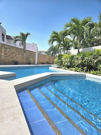 Pool. Lindo y moderno apartment in lovely Samborondon with WiFi, AC