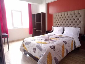 Habitació superior | Cobrellits, wifi gratuïta i roba de llit