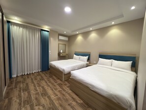 ميني بار ومكواة/لوح كي وواي فاي مجانًا وملاءات أسرّة