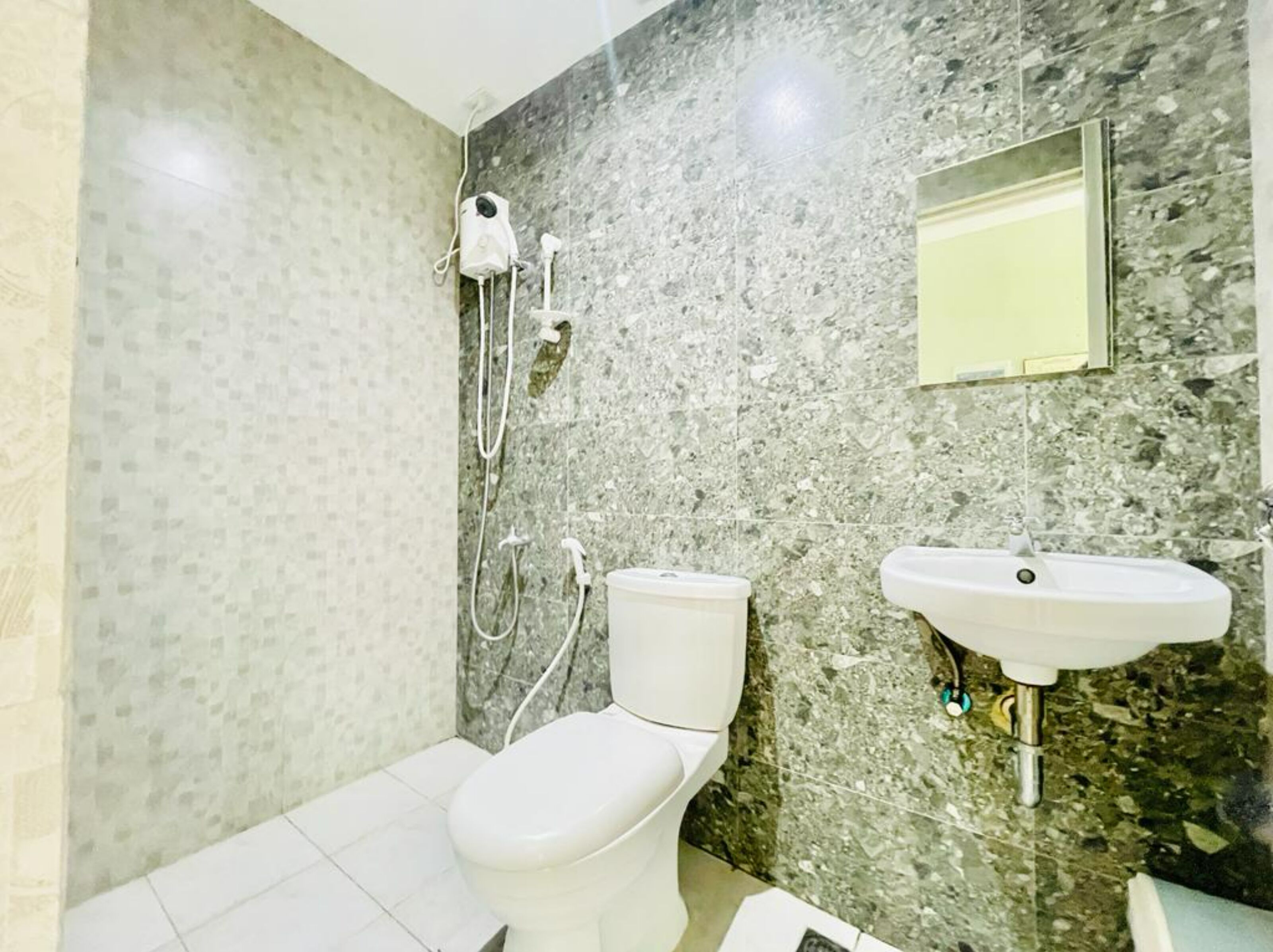 deluxe double room | bathroom | shower, towels, toilet paper