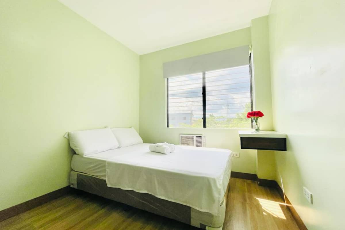 deluxe double room | free wifi, bed sheets