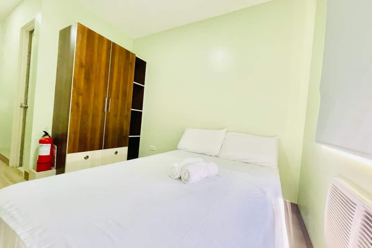 deluxe double room | free wifi, bed sheets