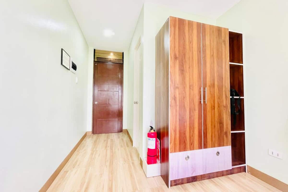 deluxe double room | free wifi, bed sheets