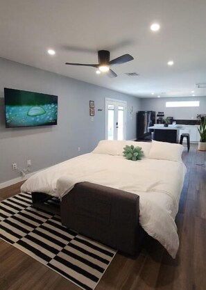 2 bedrooms, desk, iron/ironing board, free WiFi