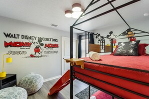 8 bedrooms, desk, iron/ironing board, travel cot - Water Park • Game Room • Magical Design • Location (Davenport)