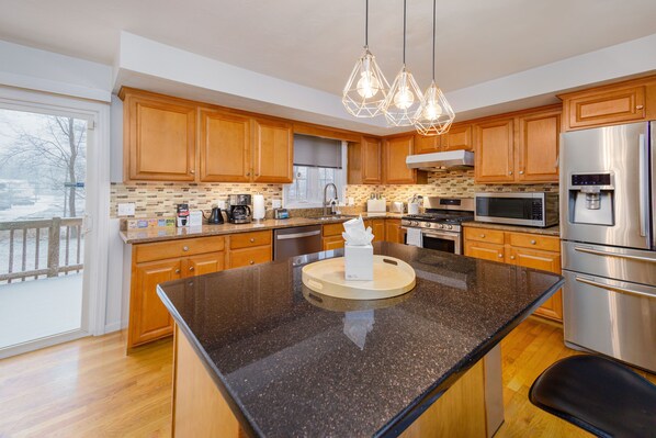 Fridge, microwave, oven, stovetop - 4-bedroom home just 30 minutes from Boston and many Universities (Randolph)