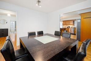 Dining - Large Spacious Home with King Beds, very Convenient 4BR 2.5BA (Randolph)