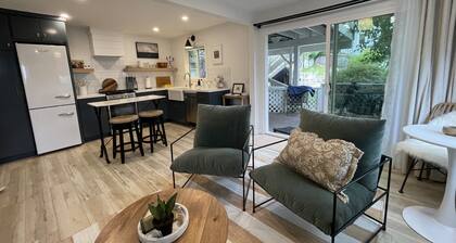 Chic Laguna retreat! Steps to beach, designer-furnished, with ocean-view yard.