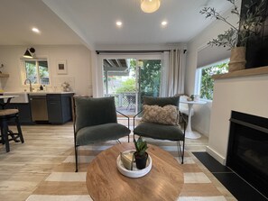 Smart TV, fireplace - Chic Laguna retreat! Steps to beach, designer-furnished, with ocean-view yard. (Laguna Beach)