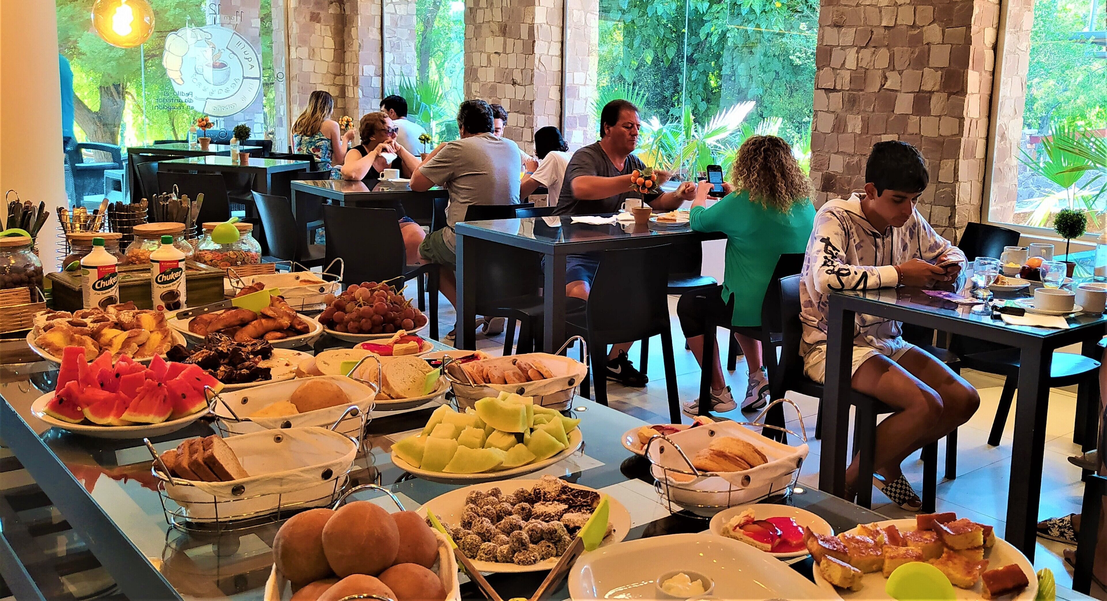 包含每日自助早餐