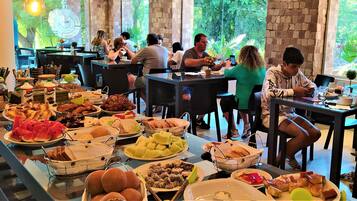 Free daily buffet breakfast