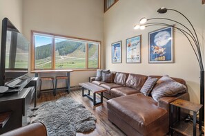 Fireplace - Amazing Ski in/Ski out Condo. Steps From SuperBee Lift (Copper Mountain)