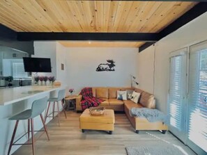 Living area - Modern Mountain Chalet -EV charg<br><br> (Big Bear)