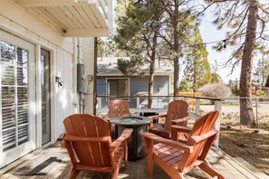 Terrace/patio - Modern Mountain Chalet -EV charg<br><br> (Big Bear)