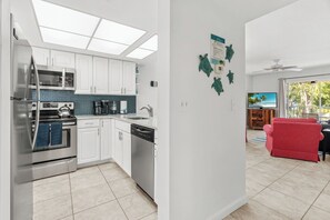 Fridge, microwave, oven, stovetop - Beach Castle Resort, Pool, Private Beach and Bayfront (Longboat Key)