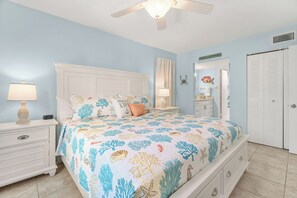 2 bedrooms, iron/ironing board, free WiFi, bed sheets - Beach Castle Resort, Pool, Private Beach and Bayfront (Longboat Key)