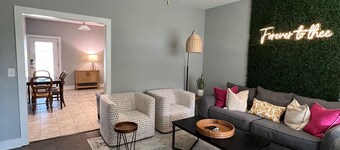 LOCATION! 1 mile from William Brice Stadium - Close to Campus! Close to IT ALL! 