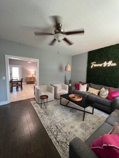 LOCATION! 1 mile from William Brice Stadium - Close to Campus! Close to IT ALL!
