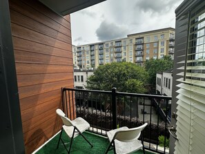 Property grounds - Luxury 1 Bedroom 1 Bath Apt in Buckhead -- Near many attractions ! (Atlanta)