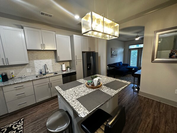 Interior - Luxury 1 Bedroom 1 Bath Apt in Buckhead -- Near many attractions ! (Atlanta)