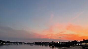 Aan het strand, ligstoelen aan het strand, strandlakens