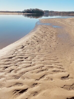 Plage, chaises longues, serviettes de plage