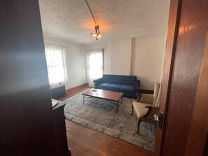 Smart-TV, DVD-Player, Bücher