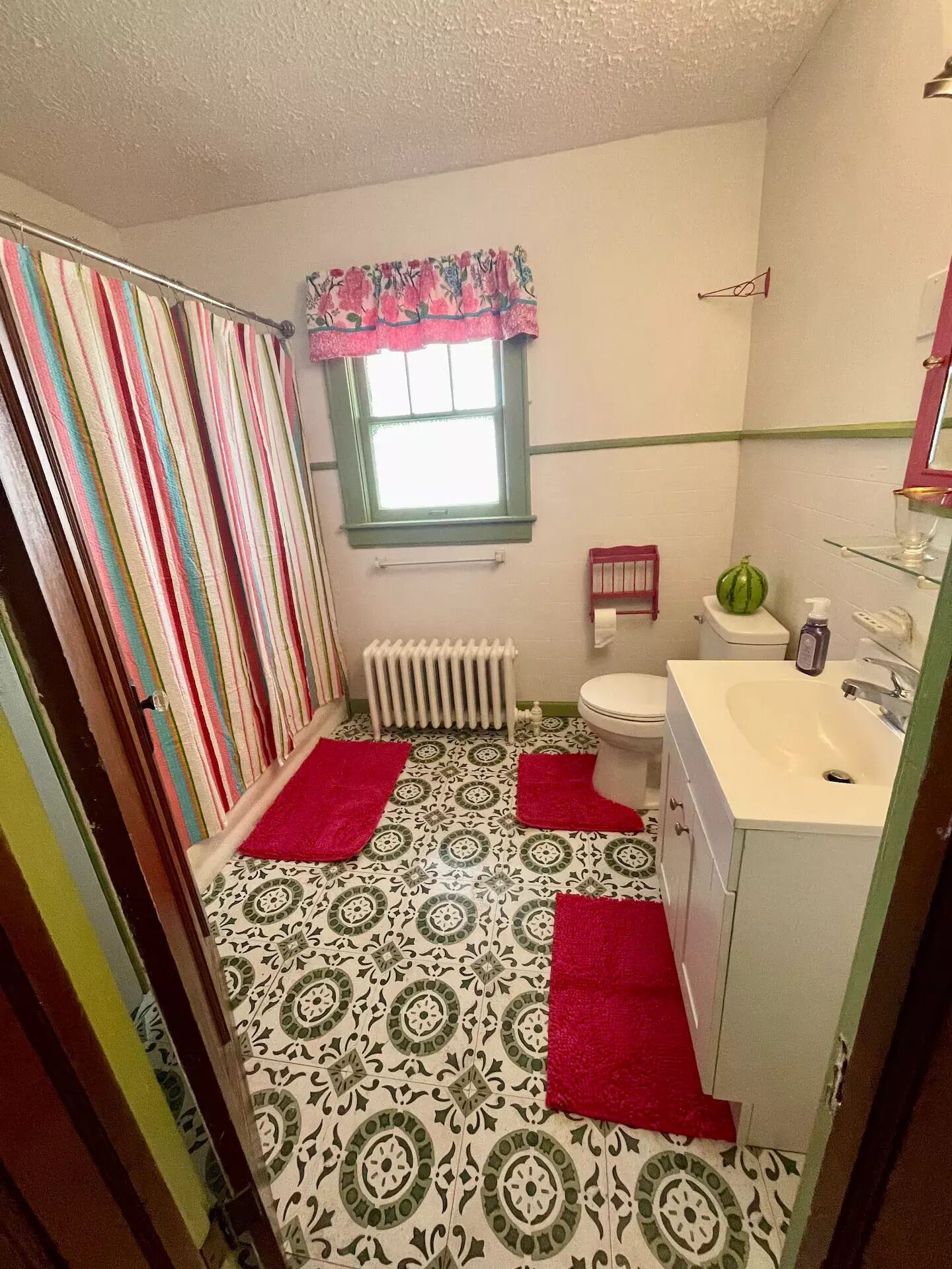 Toallas, jabón y papel higiénico