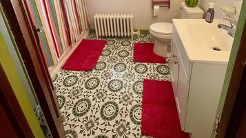 Toallas, jabón y papel higiénico