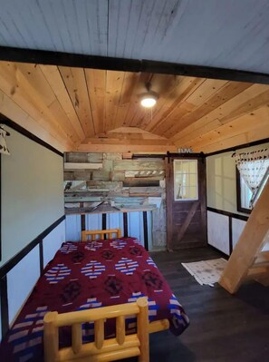 1 bedroom, bed sheets