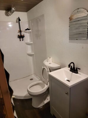 Shower, hair dryer, towels, soap - Rising Wolf Johnson Ranch RV Tent and Cabins  (East Glacier Park)