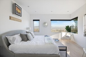 4 bedrooms, desk, iron/ironing board, WiFi