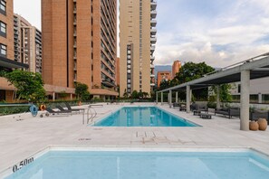 Outdoor pool - Tasteful flat with amazing view in El Poblado wtih pool and gym (Medellín)