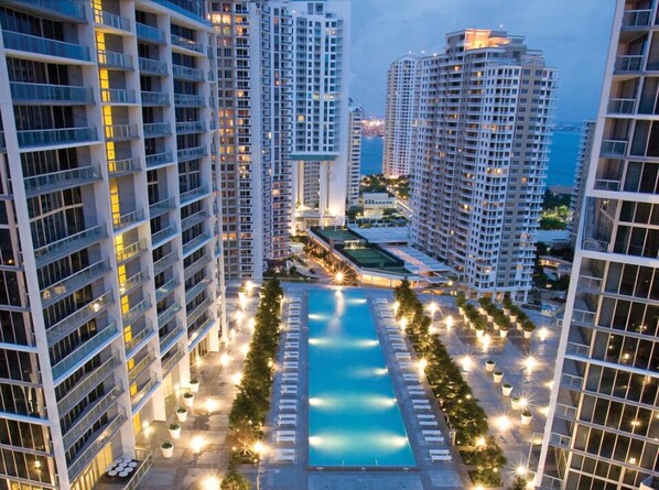 3 outdoor pools - Amazing Condos at Icon Brickell With Pool (Miami)