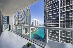 Luxury Condo, 2 Bedrooms, City View | Balcony - Amazing Condos at Icon Brickell With Pool (Miami)
