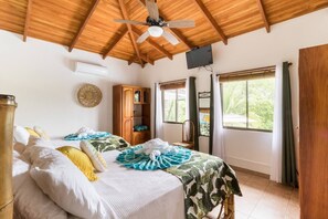 3 soverom, safe på rommet, strykejern/-brett og wi-fi (inkludert)