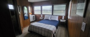 2 habitaciones, escritorio, tabla de planchar con plancha y wifi gratis