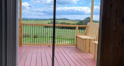 Wineries, lakes, parks, Amish markets, 360 vistas, center Finger Lakes 2B, 2B!