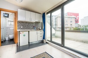 Standard Studio, 1 Double Bed, City View | Bathroom