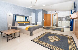 Standard Studio, 1 Double Bed, City View | 1 bedroom, premium bedding, in-room safe, blackout curtains