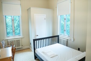 Cortinas blackout, tabla de planchar con plancha y wifi gratis 