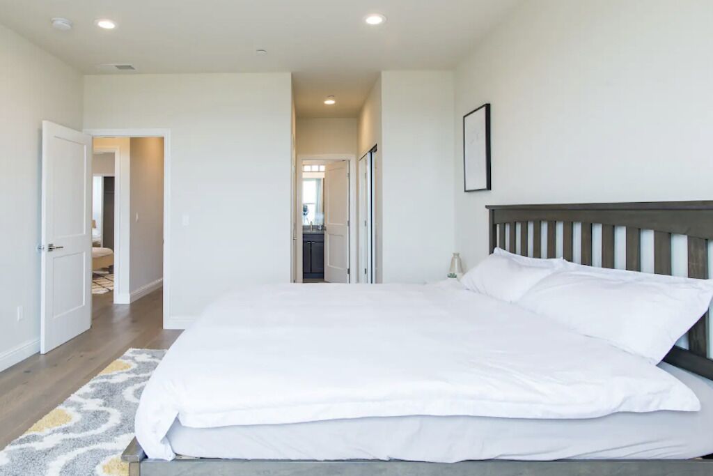 5 bedrooms, WiFi, bed sheets