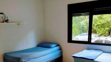 3 chambres, bureau, Wi-Fi gratuit, draps fournis