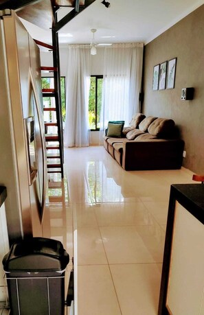 Smart TV, books - Sobrado Inteiro Condomínio Fechado (Tatuí)