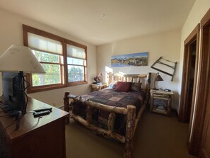 2 bedrooms, iron/ironing board, bed sheets