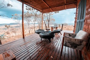 Bungalow | Restaurante al aire libre